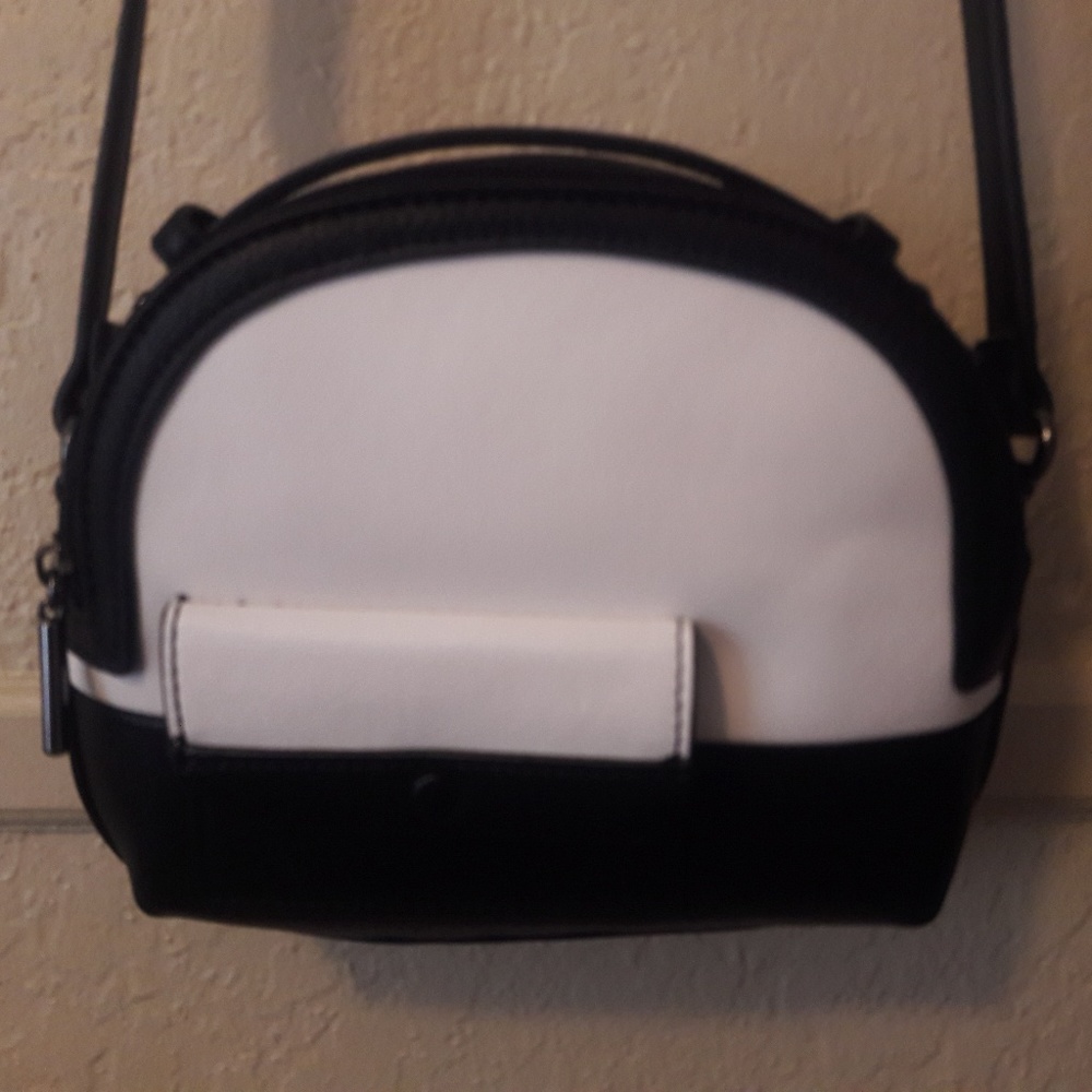 DANIELLE NICOLE CARSON CROSS BODY BLACK & WHITE